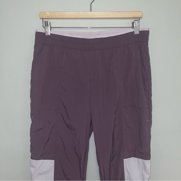 Reebok Track Pants Women's Size Medium Violet Lilac Purple Nylon Focus Woven - Picture 4 of 12